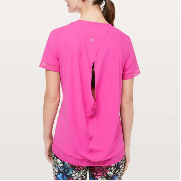 lululemon athletica Serve Up Some Sun Short Sleeve
Sonic Pink Size 6 - Picture 4 of 5